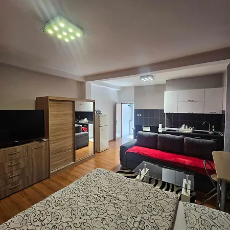 Savanovic דירה באניה לוקה